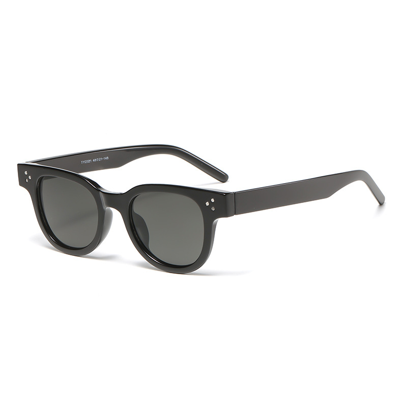 Lunettes de soleil à monture r - Men Fashion Photography avis et prix
